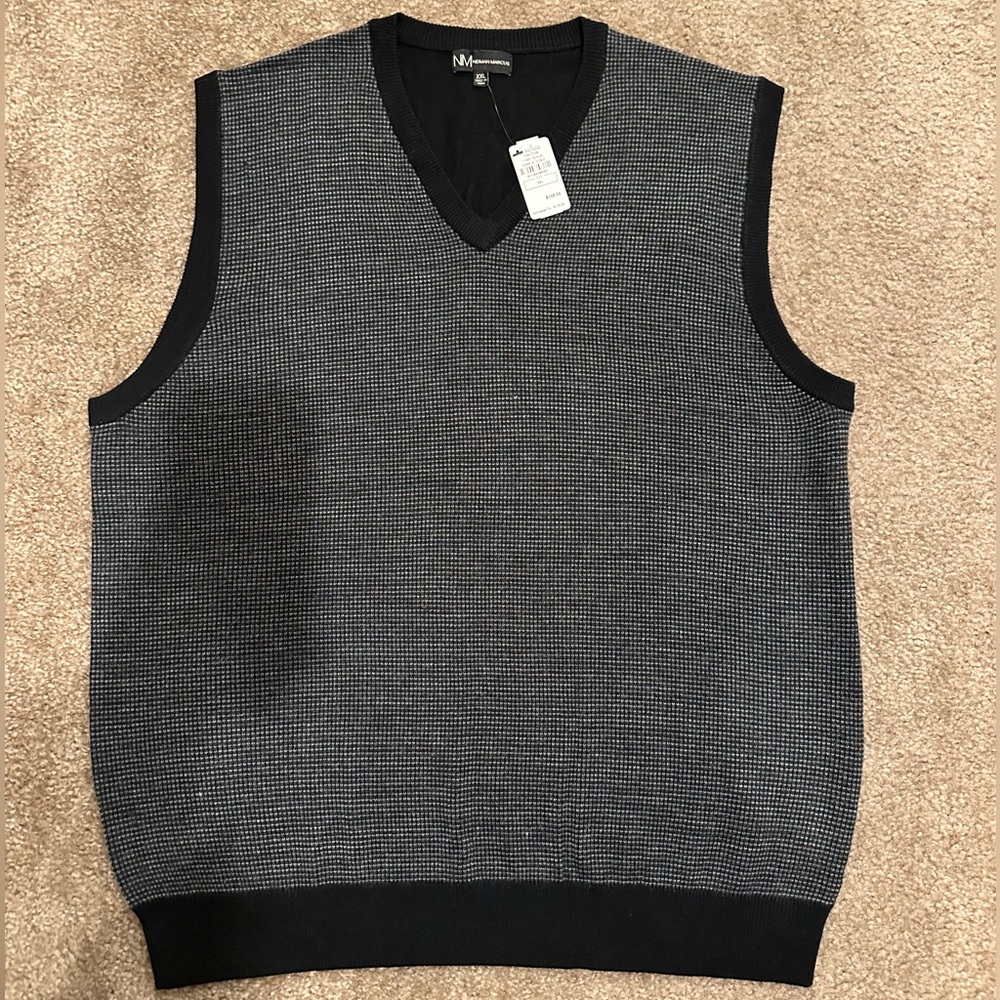 NEW Neiman Marcus Men’s Luxury V Neck Sleeveless Sweater Vest High Quality